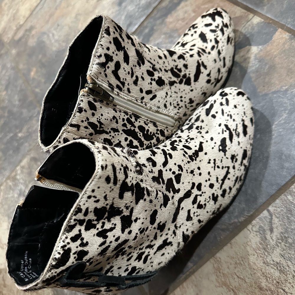 Very Volatile Black and White Patterned Ankle Boots
